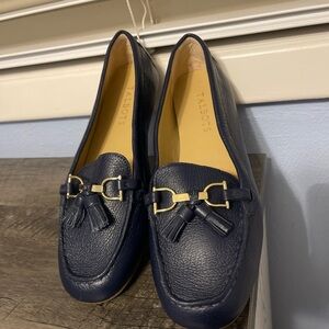 Talbots Navy Blue Leather Loafers with
Gold Hardware Made In Vietnam Size 8M
